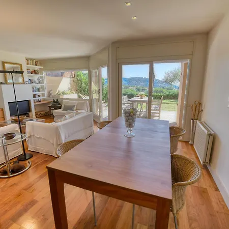 Daire Mediterraneo Classy Apartment, Private Garden *